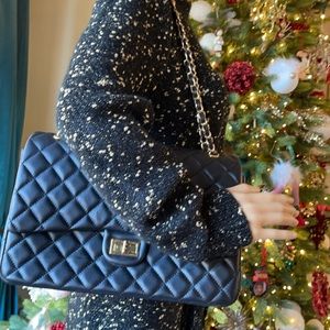 Black elegant purse 👛 from fashion designer 👩‍🎨 new never been used before